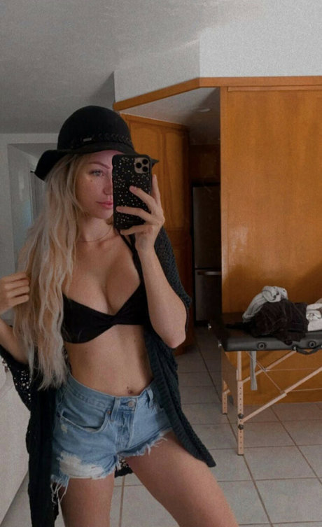 dripping wet pussy onlyfans erotic photo