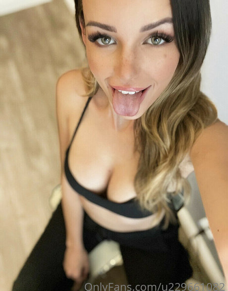 Becca Bangs beautiful actress img