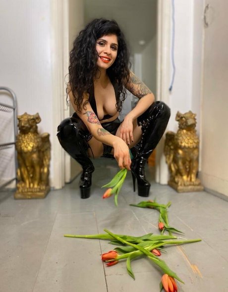 mature onlyfans hot archive