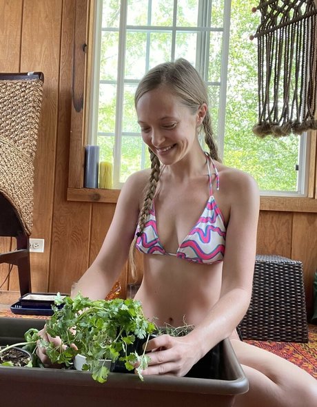 whore wife onlyfans sexy nudes photo