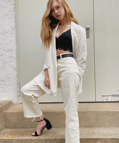 Anna Kauer sexy actress gallery