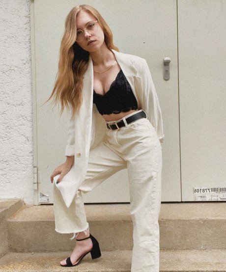 Anna Kauer erotic star pictures