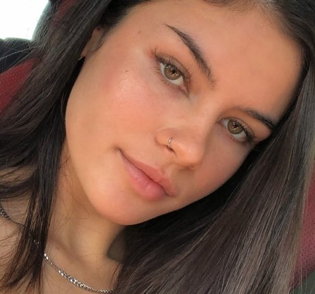 Jalynn Irwin hot star photo