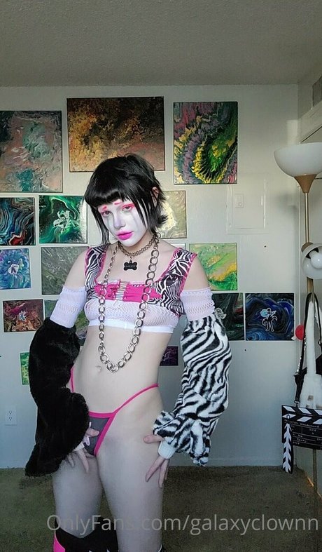 galaxyclownn nude star pictures