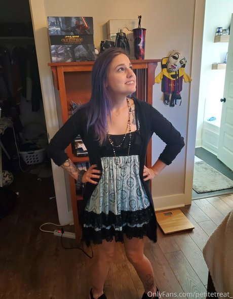 petitetreat_ exclusive model picture