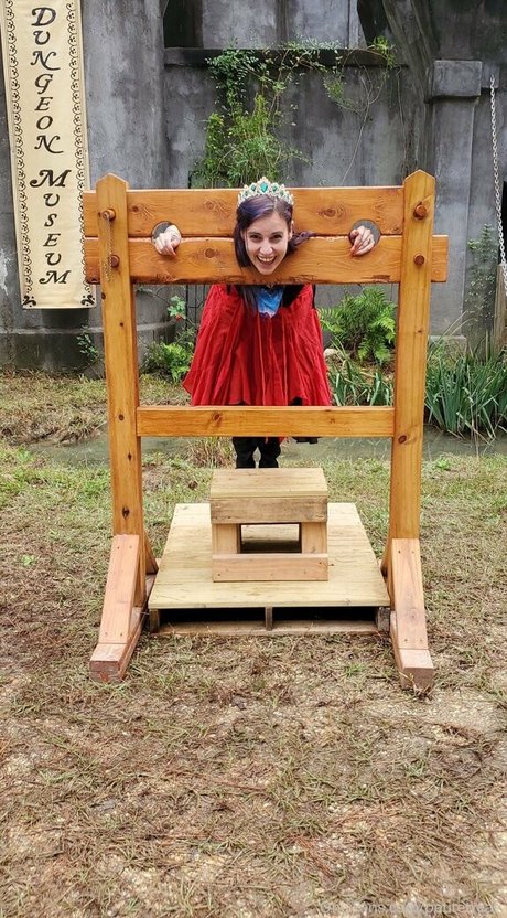 petitetreat_ star hot photo