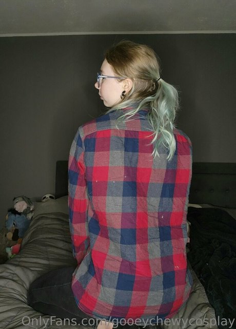 gooeychewycosplay model pornographic archive