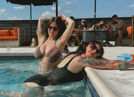 Succulentmami80 nude model galleries