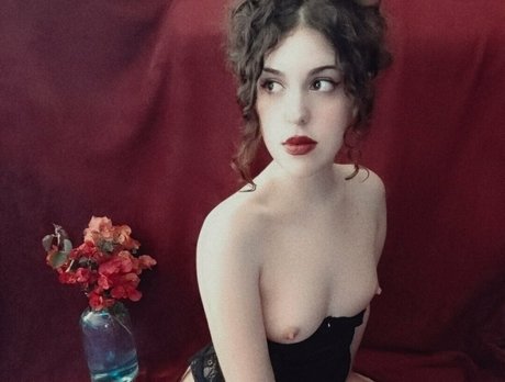 lovelyirene naked star pic