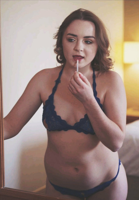 ashleywhitecams model image