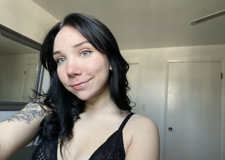 Glizzy McGuire star hd pics