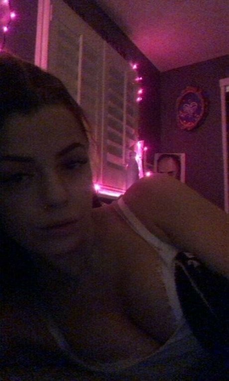 skinny white girl onlyfans sexy naked photos