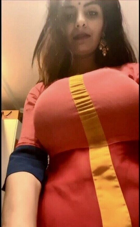 Anveshi Jain sexy star images