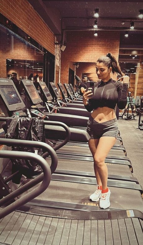 Anveshi Jain star nude pictures