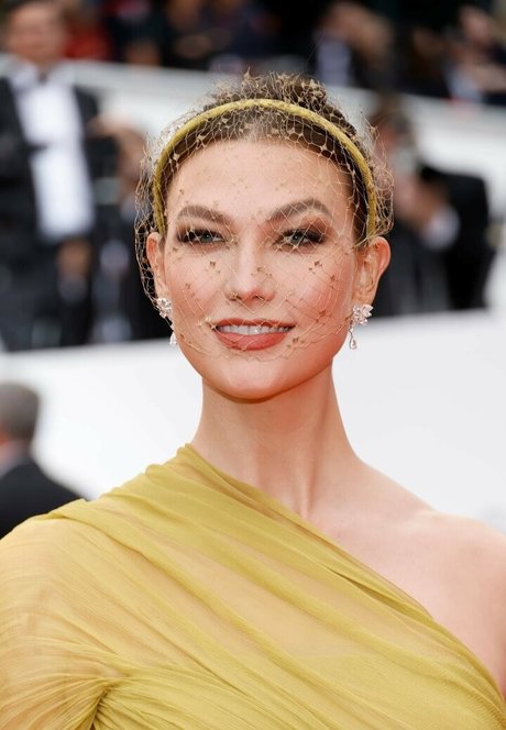 Karlie Kloss star sexy gallery