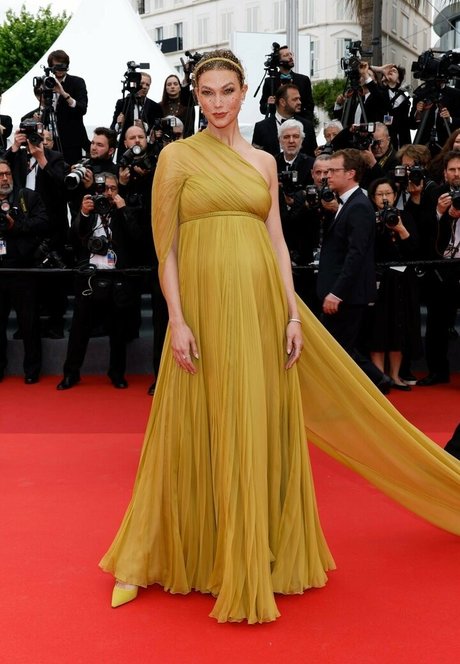 Karlie Kloss naked model gallery