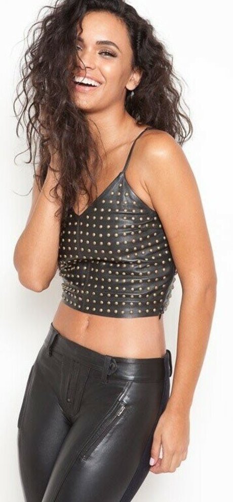 Giovana Cordeiro model hot pic