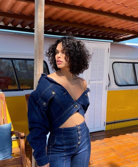 Giovana Cordeiro sexy pornstar pics