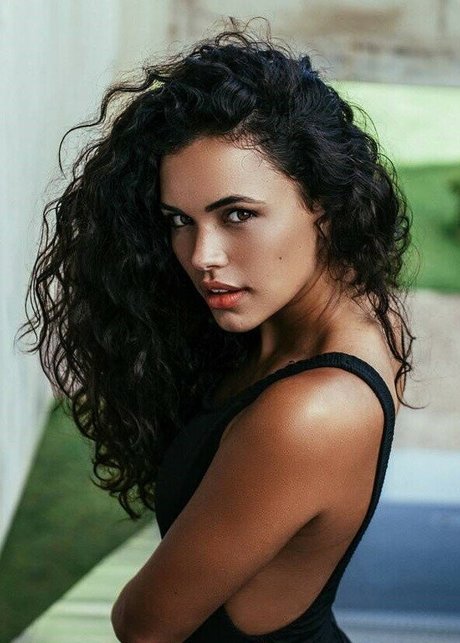 Giovana Cordeiro nude model galleries