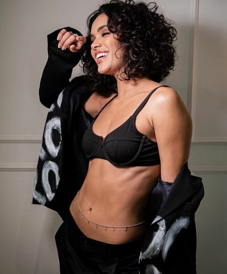 Giovana Cordeiro nude star pictures