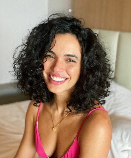 Giovana Cordeiro hot pornstar img