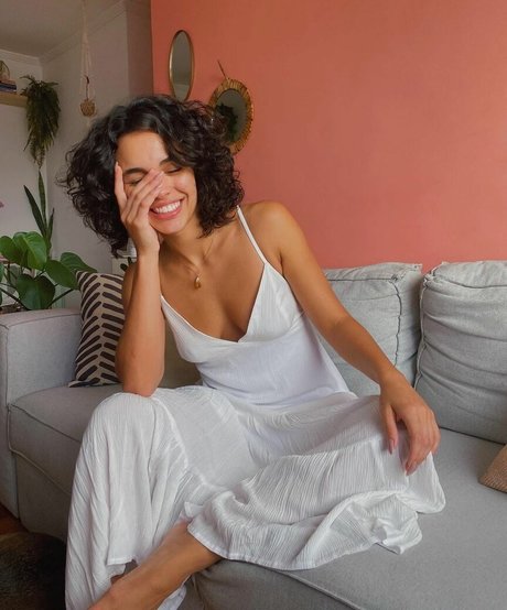 Giovana Cordeiro model top img