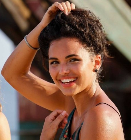 Giovana Cordeiro pretty model pics