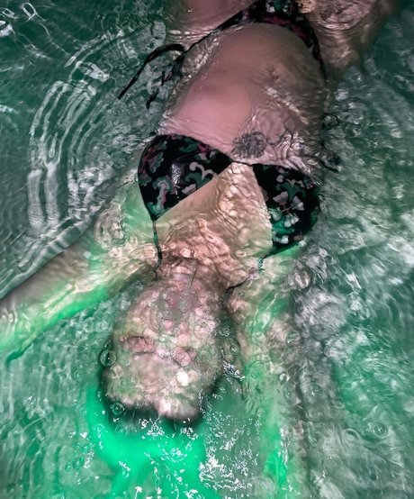 Duda Beat pornstar nude pic