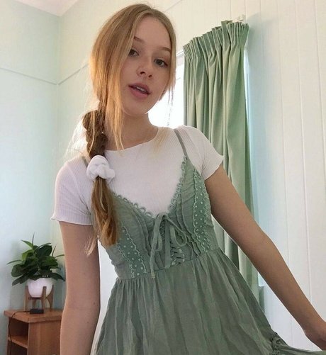 Diddly ASMR star naked galleries