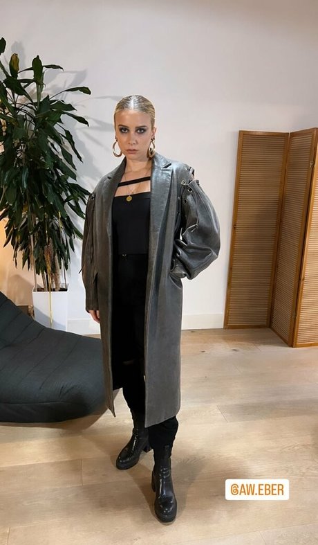 Julia Hardy exclusive star img