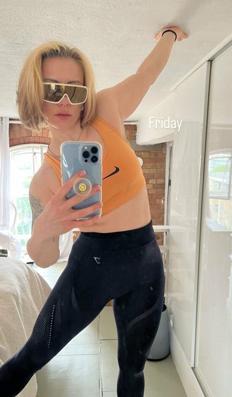 Julia Hardy nude star photo