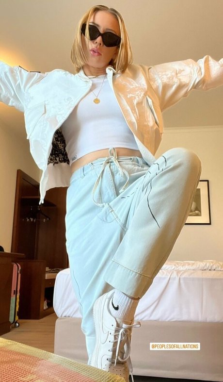 Julia Hardy model sex gallery