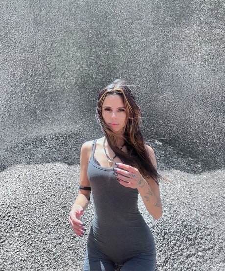 Gabbygonxo sexy model photo