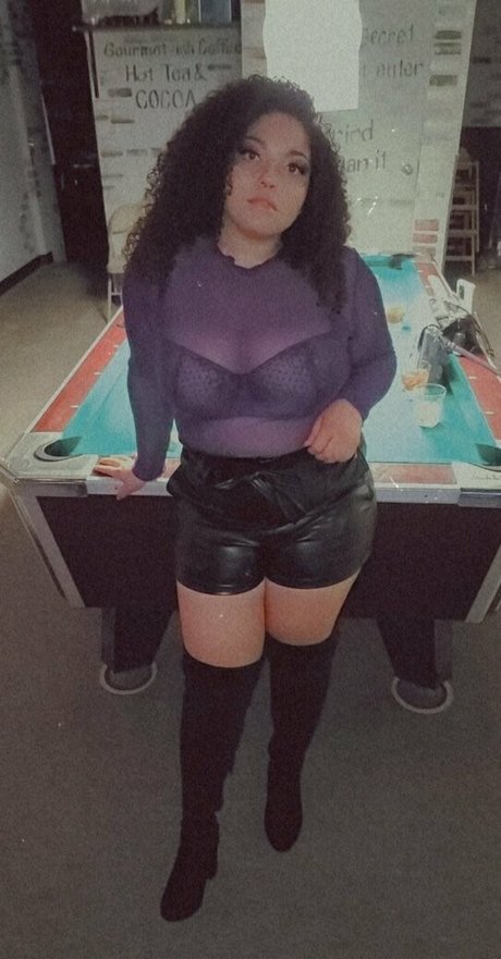 hot lips porn model gallery