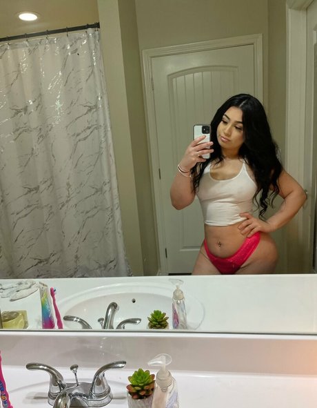 Divine Luv model sexy pics