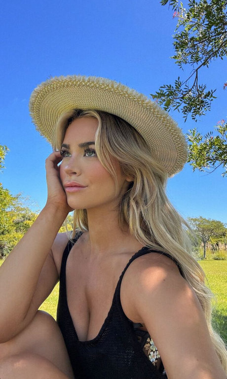 Em1ly El1zabeth pornographic star img