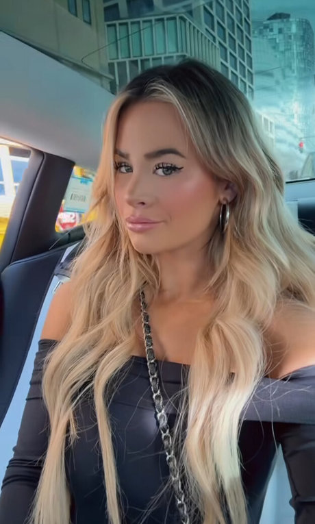 Em1ly El1zabeth Quick photo