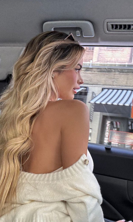 Em1ly El1zabeth star high quality photos