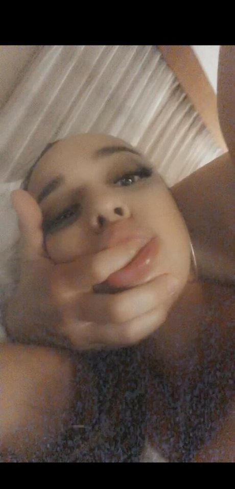 Yassdinero high quality model images