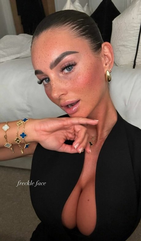 Maddy Cheary exclusive model photo