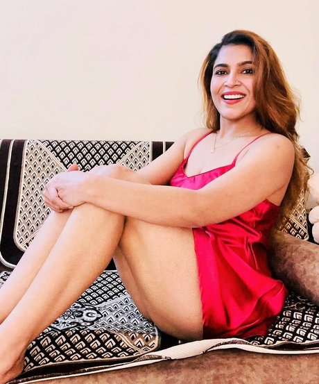 Tanya Chaudhari beautiful star images