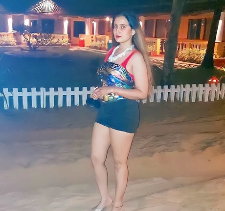 Aniza Hazel beautiful model photo