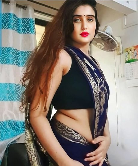 Aniza Hazel model art pic