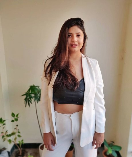 Tassels and Trails model beautiful pics