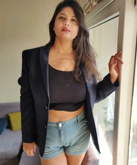 Tassels and Trails model perfect pics