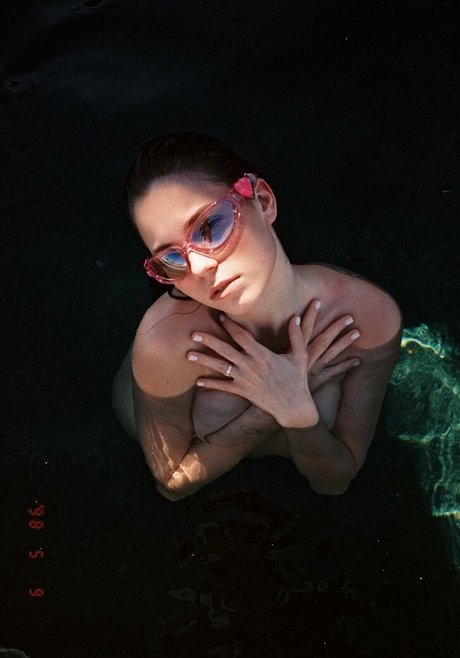 maligoshik free actress img