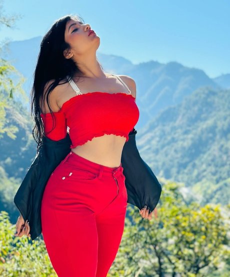 Neha Singh Quick photo