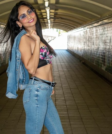 Shivani adult model galleries