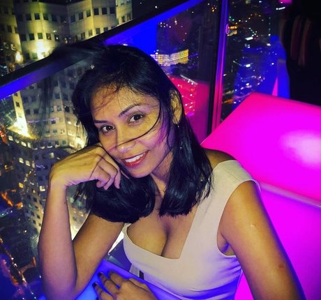 mother daughter onlyfans beautiful xxx pic