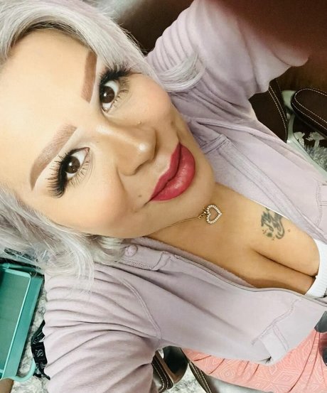 Myra La Chula pretty star pic